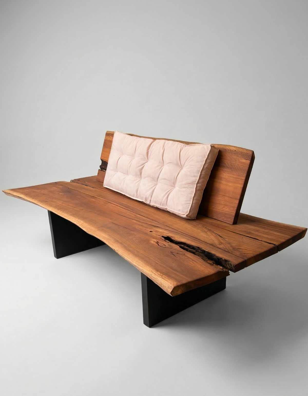 Sofá Escultural com Base em Madeira Maciça Orgânica e Borda Natural