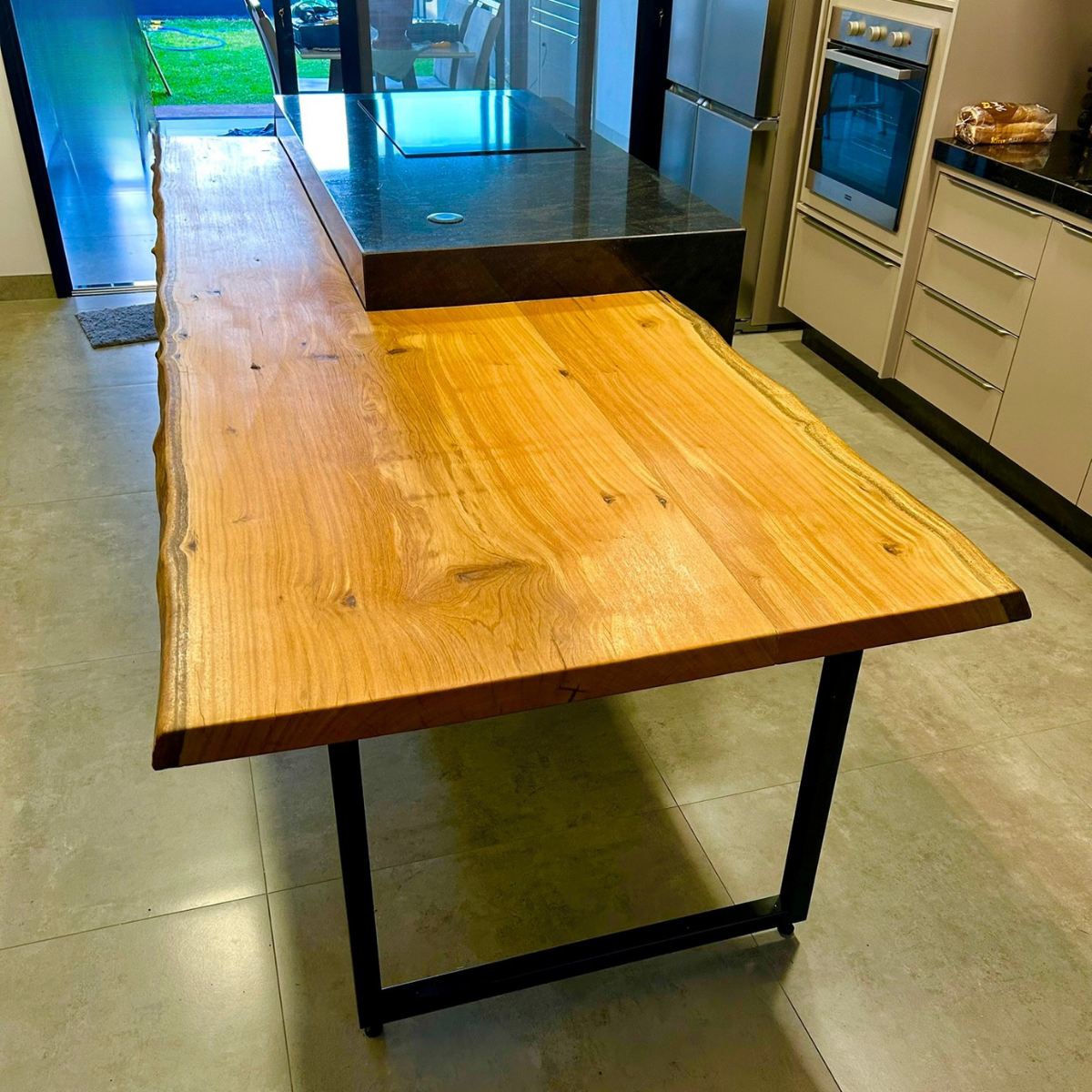 Mesa de Madeira Maciça para Ilha de Cozinha Integrada - 3,00m x 95cm