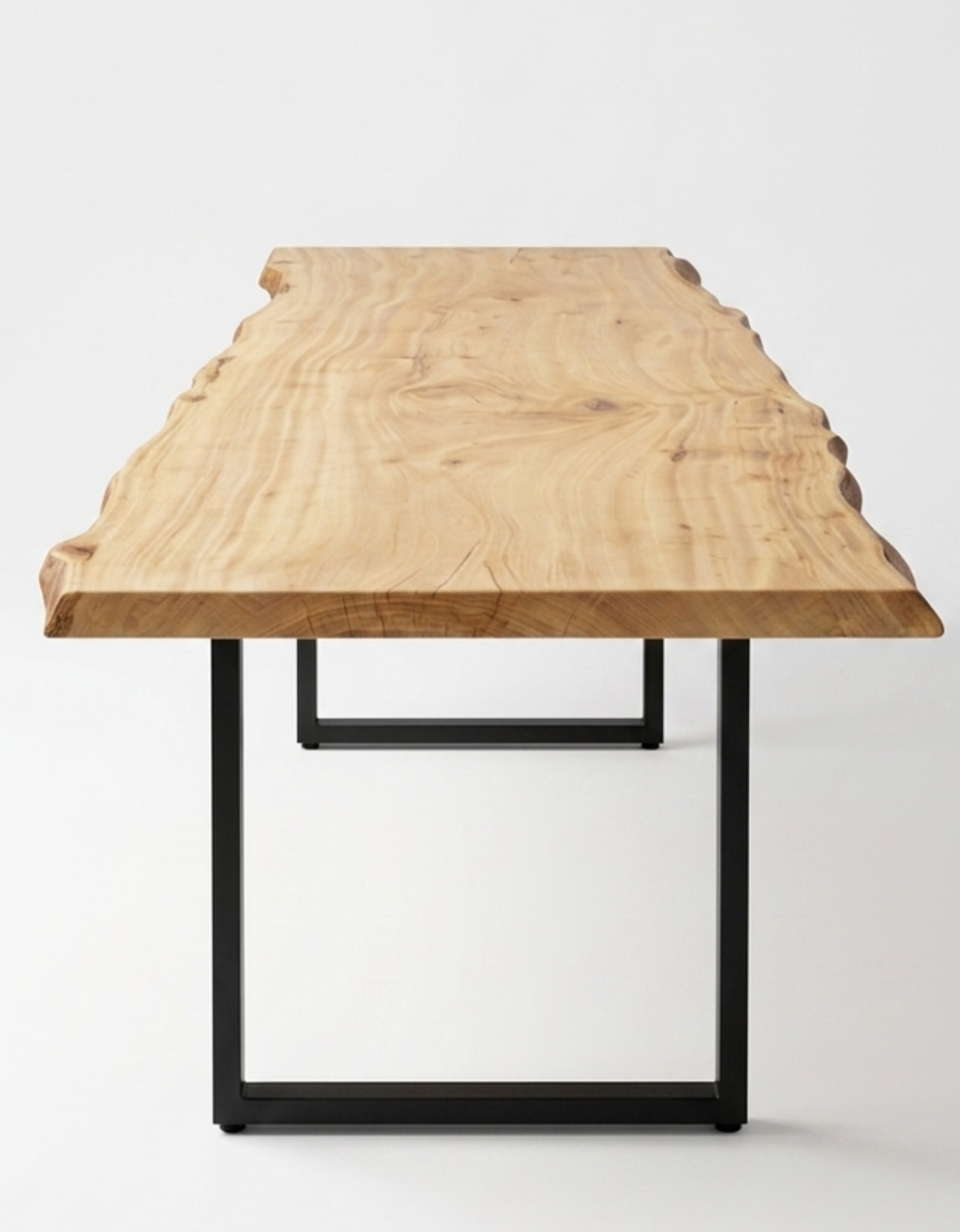 Mesa de Jantar Orgânica para 8 a 10 Pessoas - Pequiá com Borda Natural