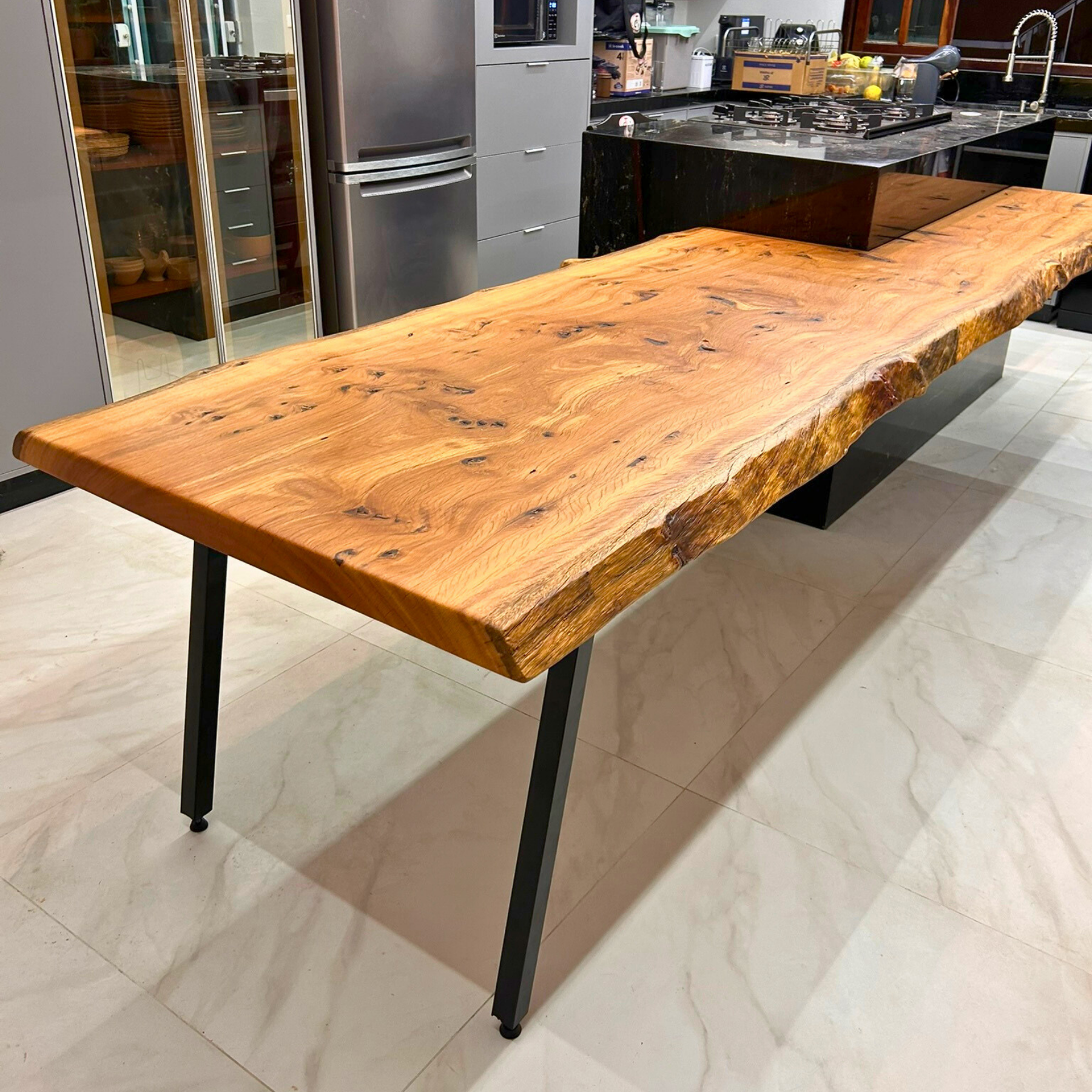 Tampo Orgânico com Borda Natural para Ilha - Design Biofílico de Luxo 3,70m x 1,00m