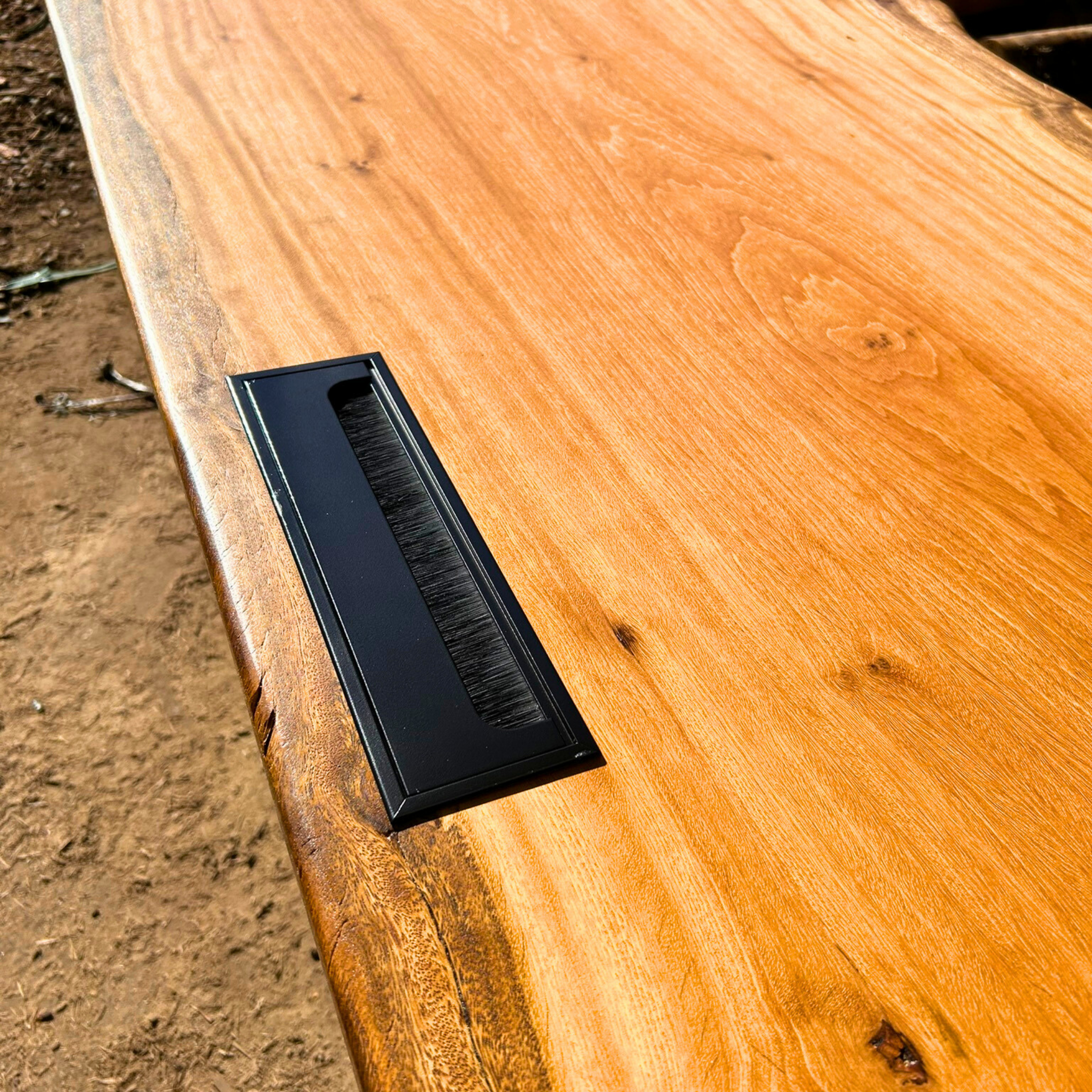 Mesa Home Office em Madeira Maciça Orgânica com Passa-fio Embutido - 80cm x 1,80m