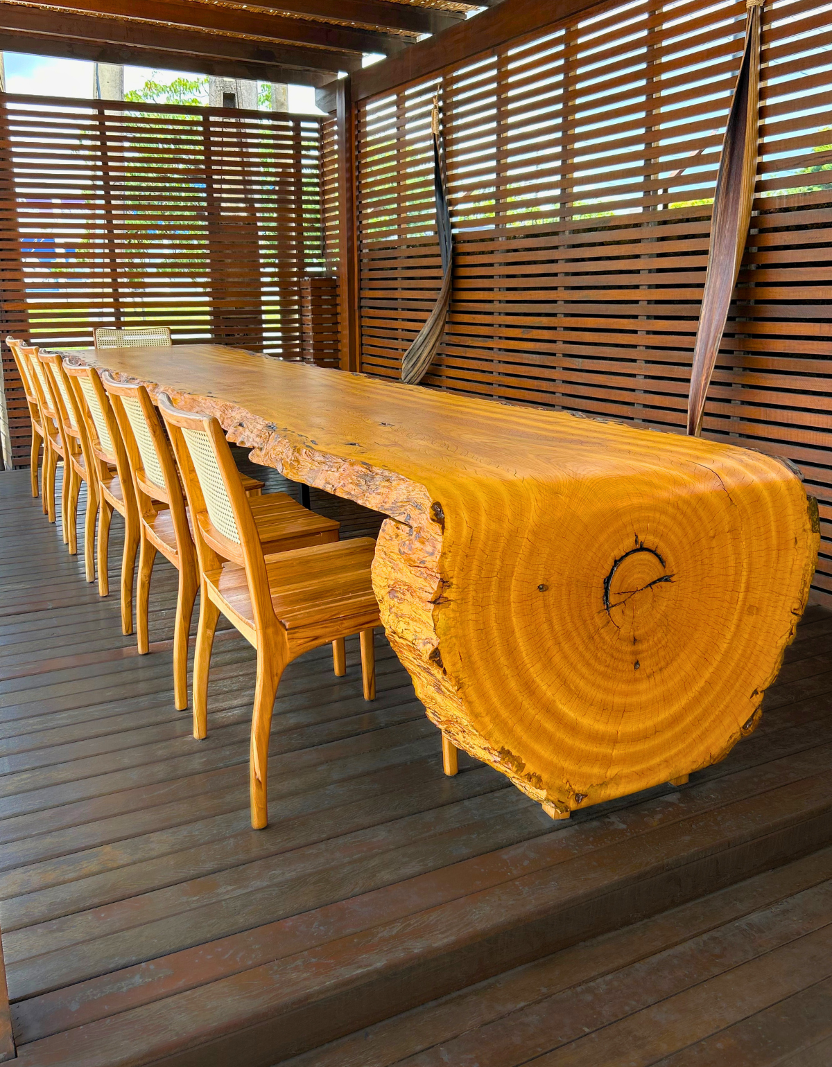 Mesa de Jantar Cascata 13 lugares - Madeira Pequiá Maciça Orgânica